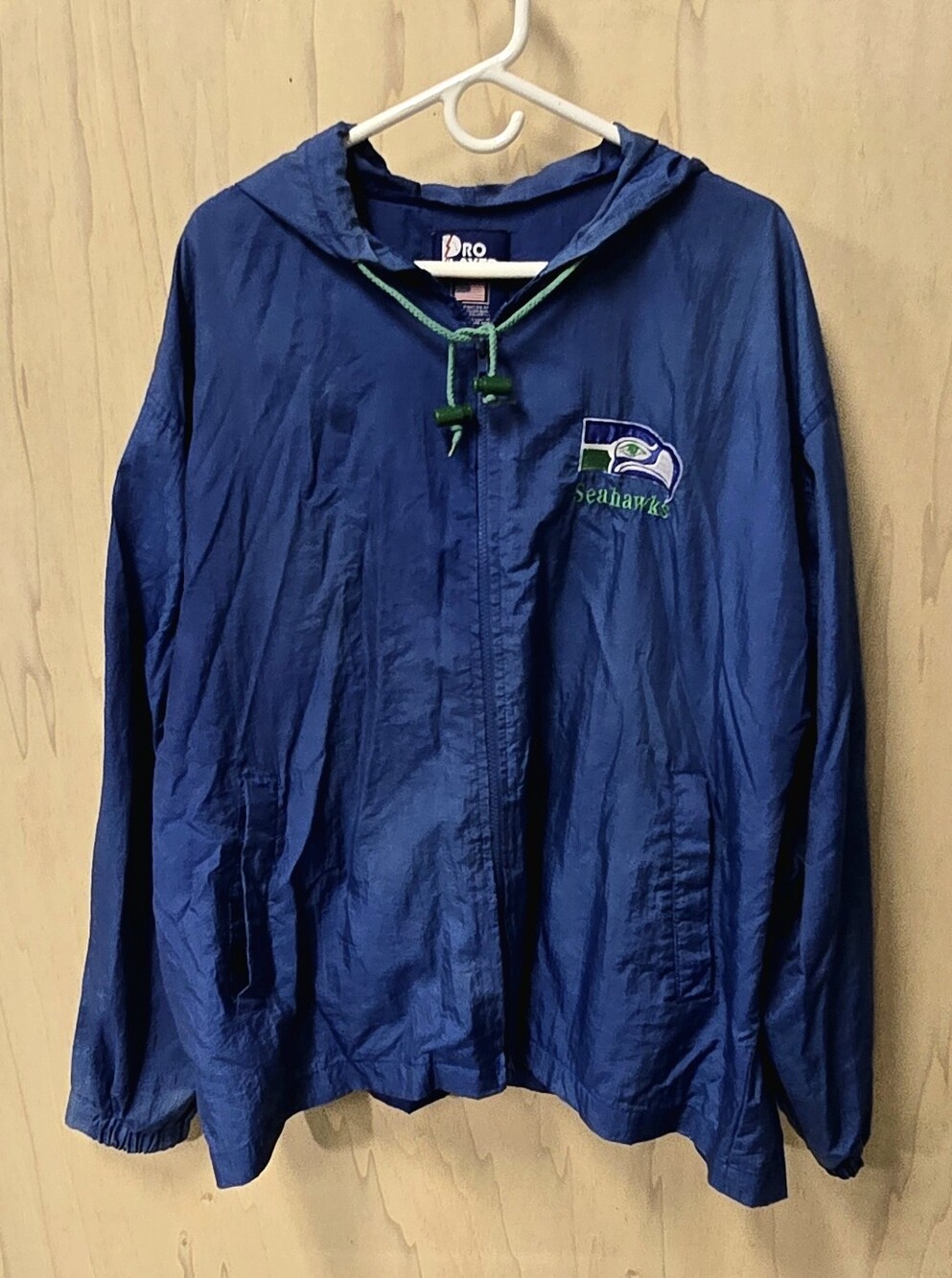 Vintage 90s Pro Player Seattle Seahawks Packable Hooded Windbreaker Mens L